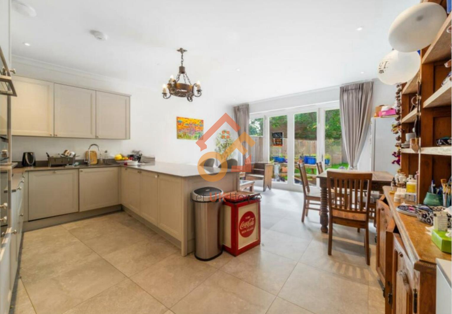 House Barrons Chase in Greater London