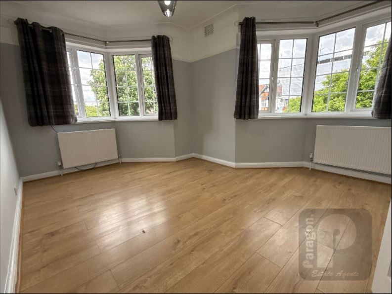 Flat Reeves Avenue in Greater London