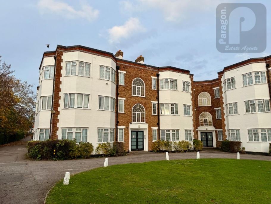 Flat Reeves Avenue in Greater London