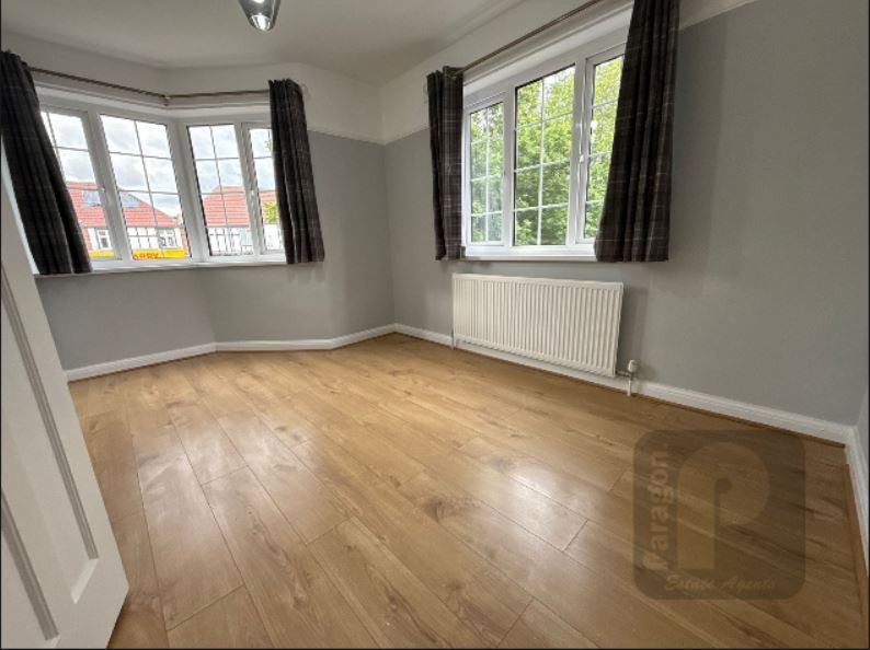 Flat Reeves Avenue in Greater London