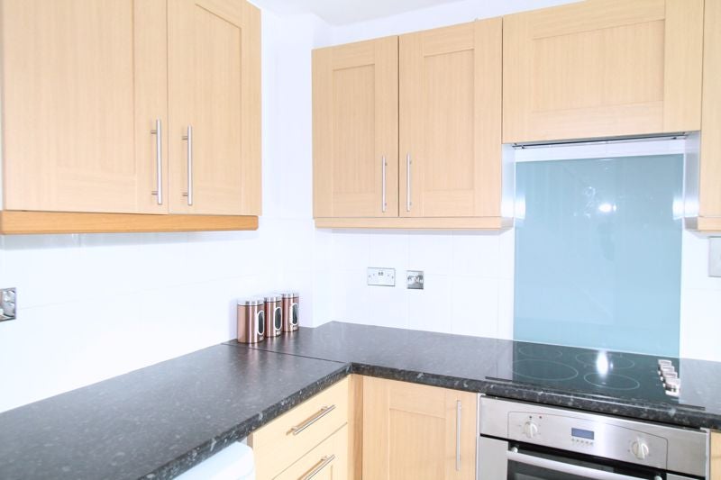 Flat Evesham Close in Greater London