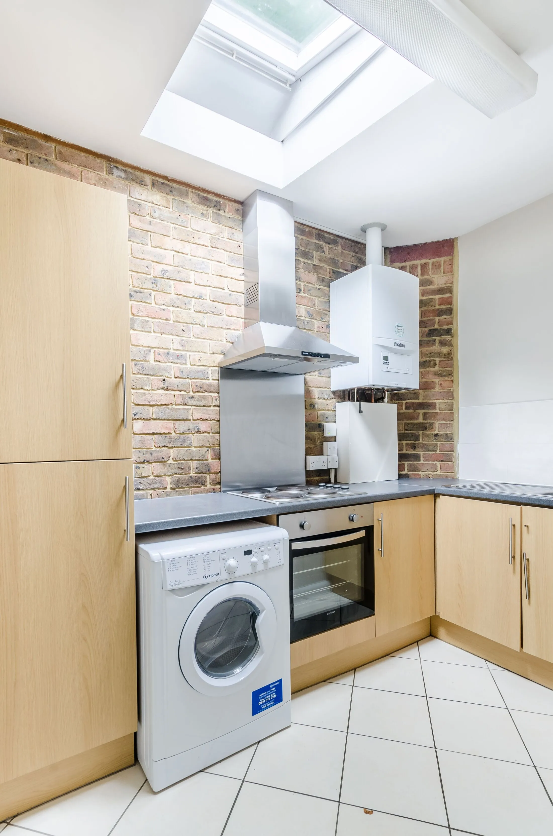 Flat Chestnut Grove in Greater London