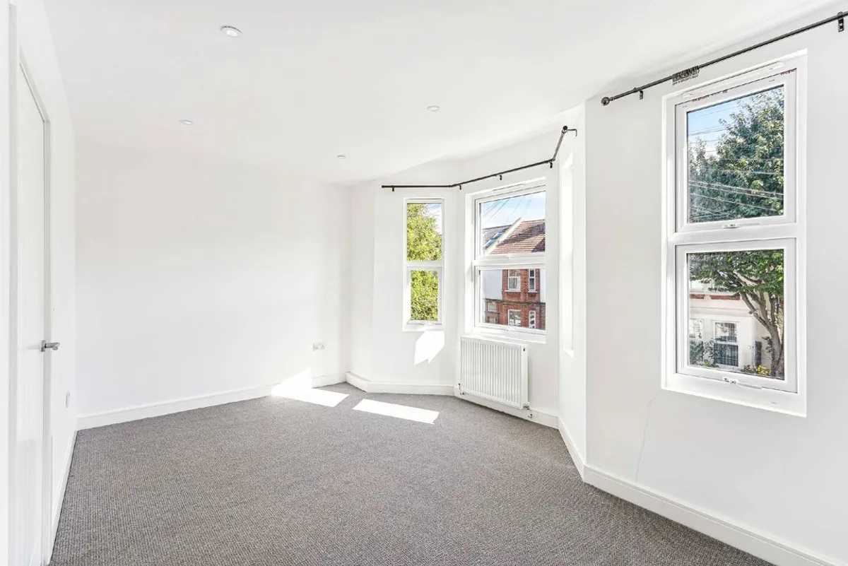 Flat Rookstone Road in Greater London