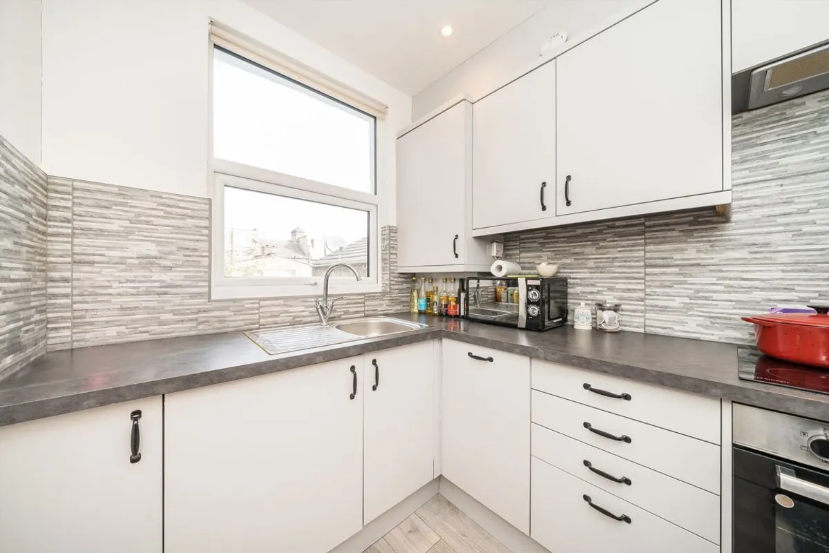 Flat Rookstone Road in Greater London