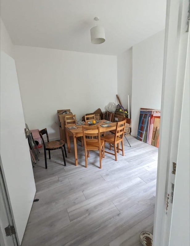 Room Lodge Drive in Greater London