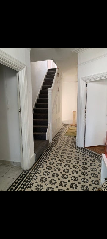 Room Lodge Drive in Greater London