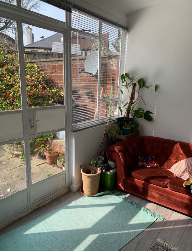 Room Lodge Drive in Greater London