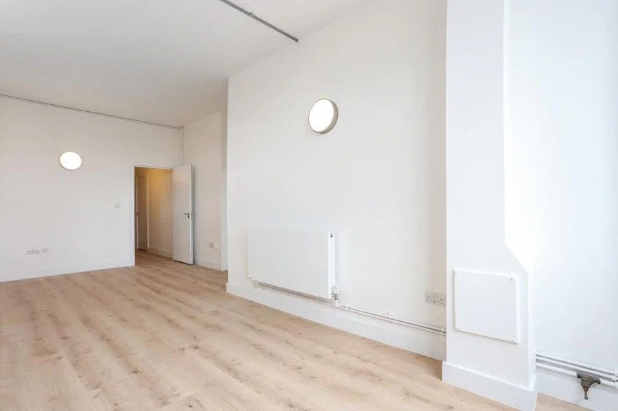 Flat Kingsland Road in Greater London
