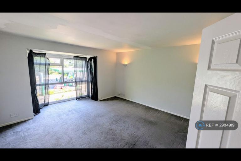 Flat Kingston Road in Mole Valley