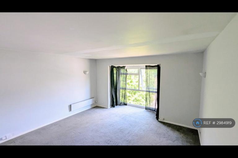 Flat Kingston Road in Mole Valley