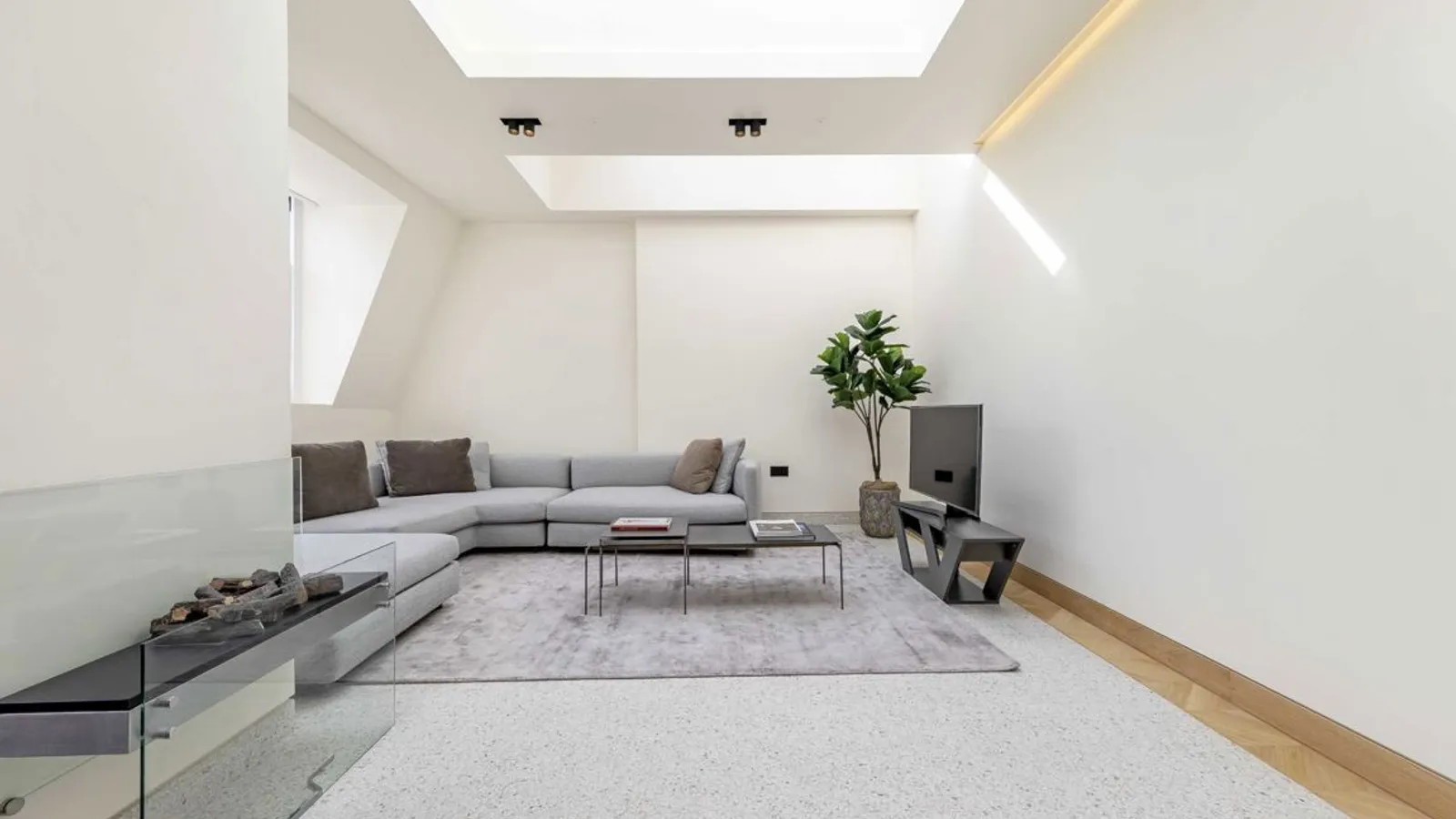 Flat Berkeley Street in City of Westminster