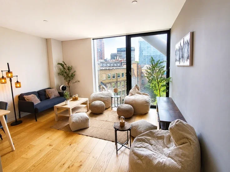 Flat Holland Street in Greater London