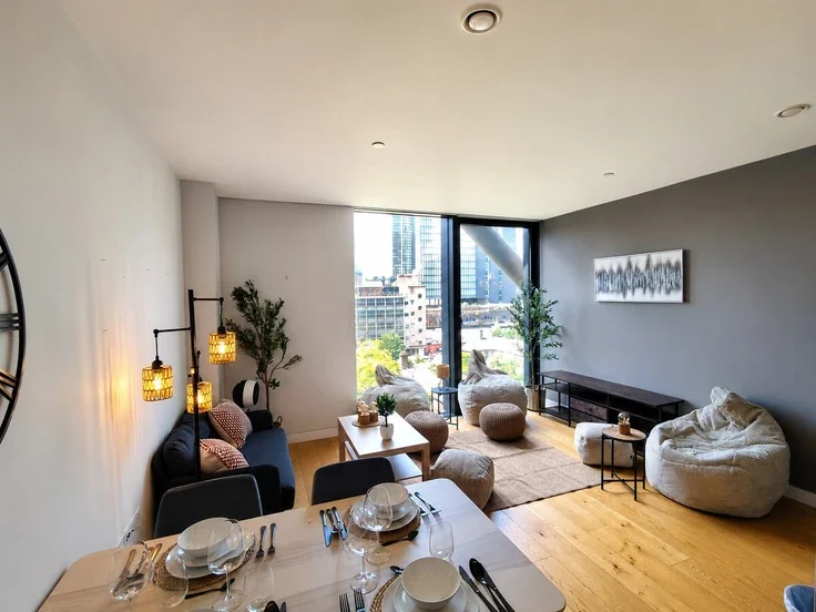 Flat Holland Street in Greater London