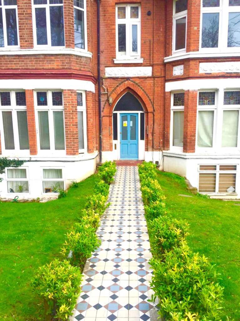 Flat Auckland Road in Greater London