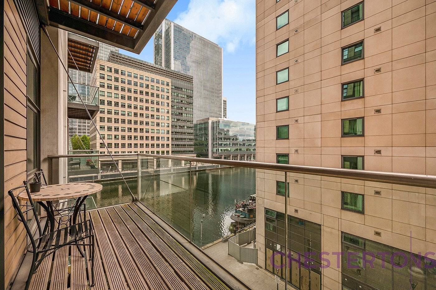 Flat Dockyard Lane in Greater London