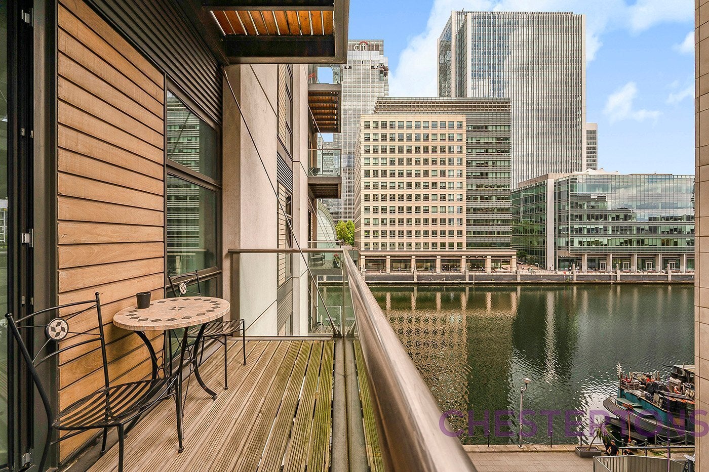 Flat Dockyard Lane in Greater London