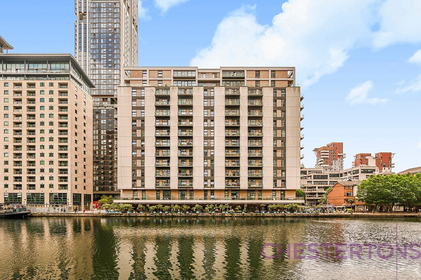 Flat Dockyard Lane in Greater London