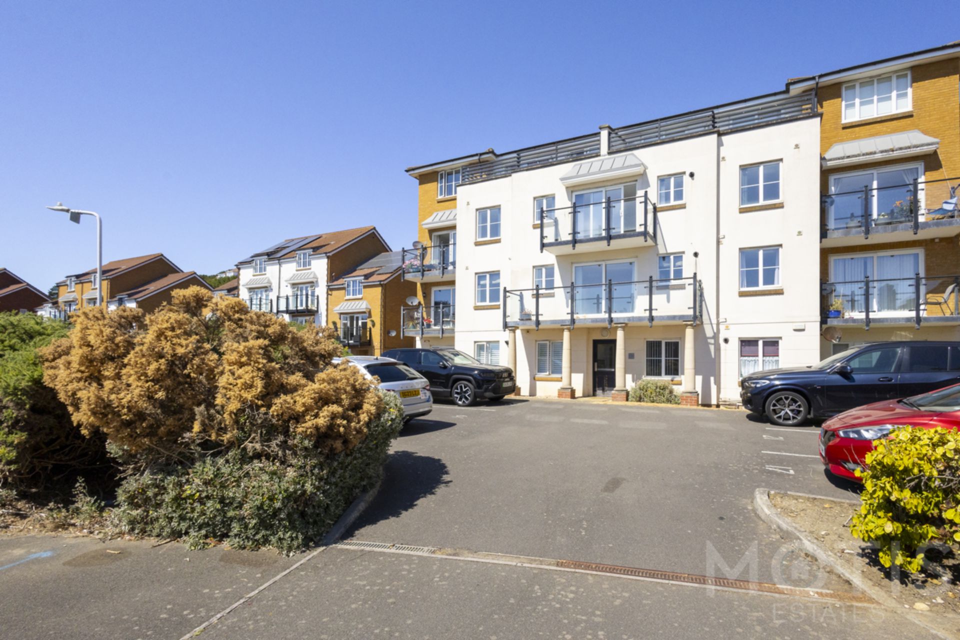 Flat Wellington Mews in Folkestone and Hythe District