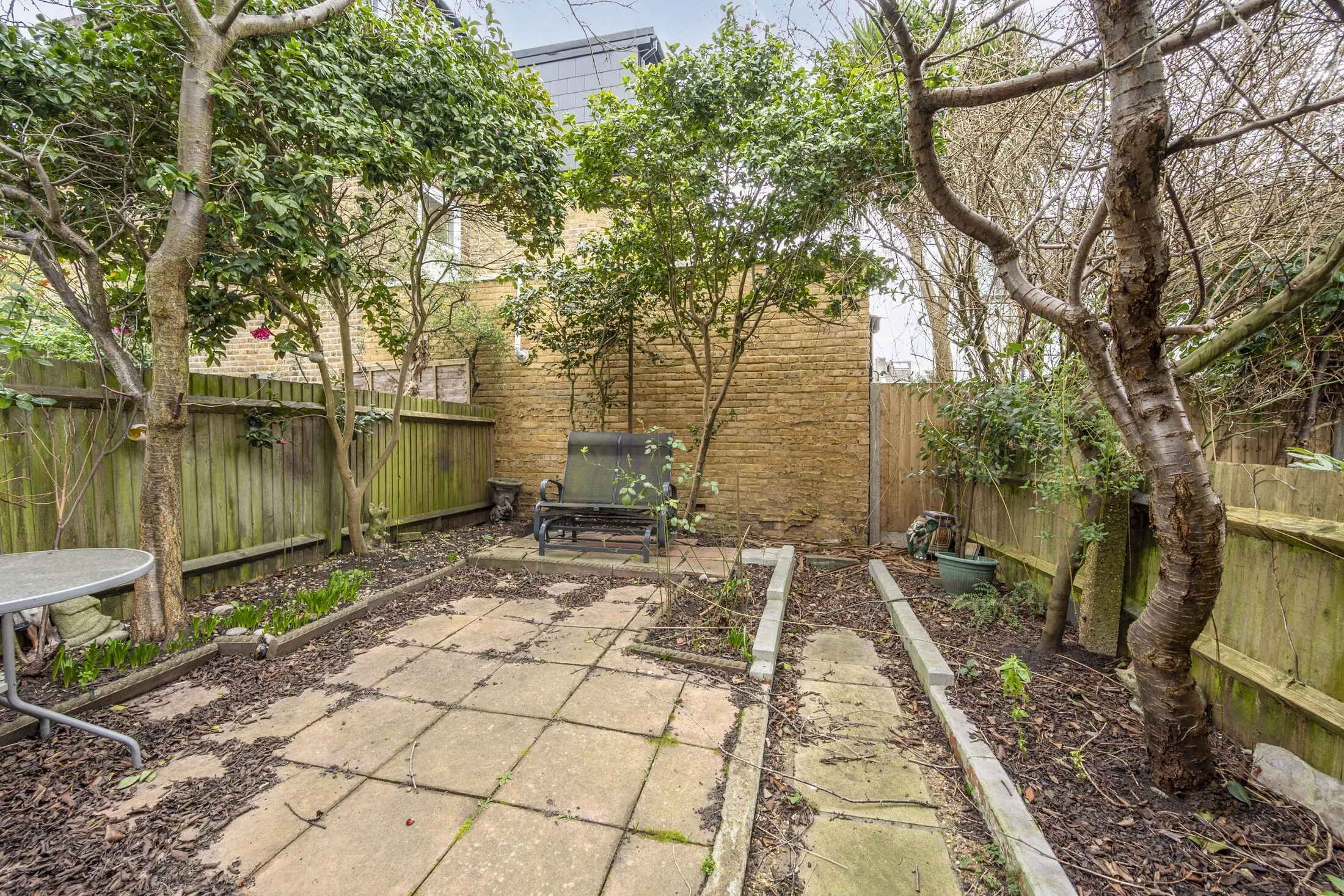 Flat Pelham Road in Greater London