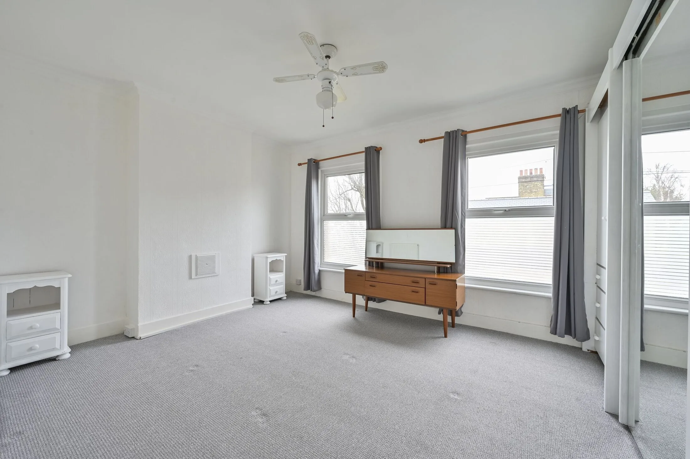 Flat Pelham Road in Greater London