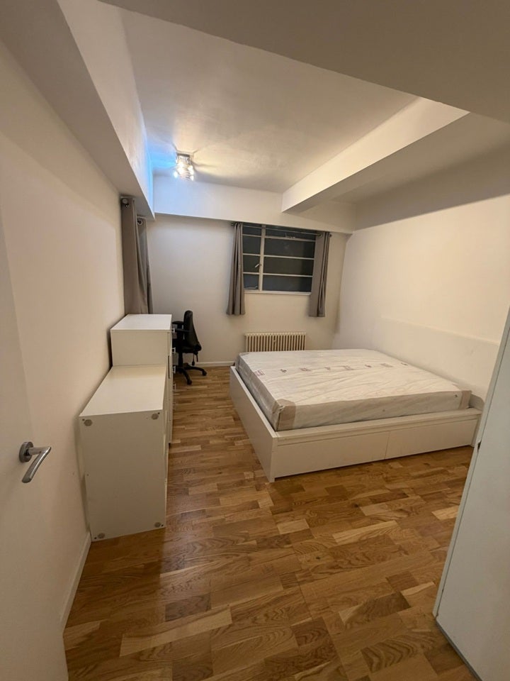 Flat Shepherds Bush Road in Greater London