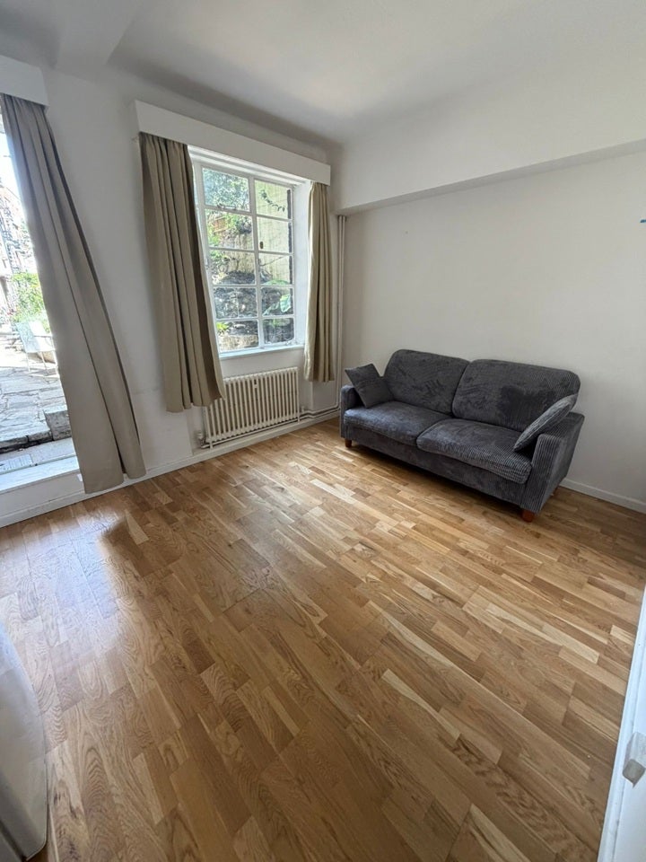 Flat Shepherds Bush Road in Greater London