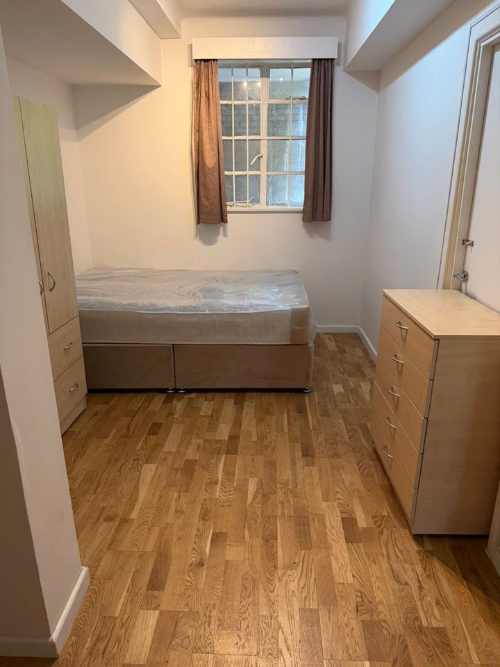 Flat Shepherds Bush Road in Greater London