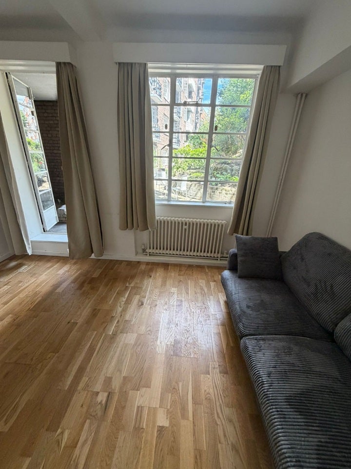 Flat Shepherds Bush Road in Greater London