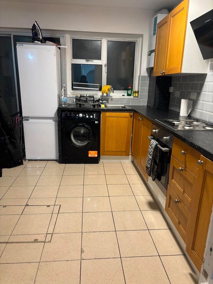 Room Firs Lane in Greater London