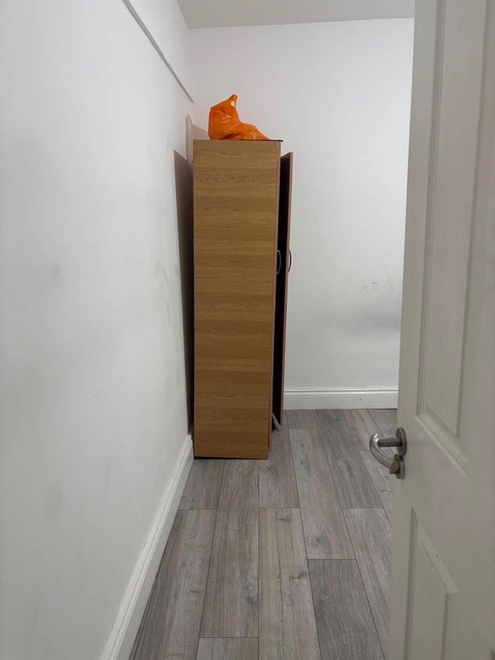 Room Firs Lane in Greater London