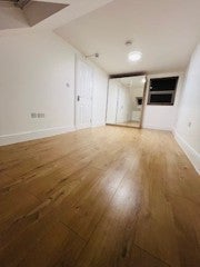Room Grosvenor Road in Greater London