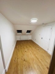 Room Grosvenor Road in Greater London