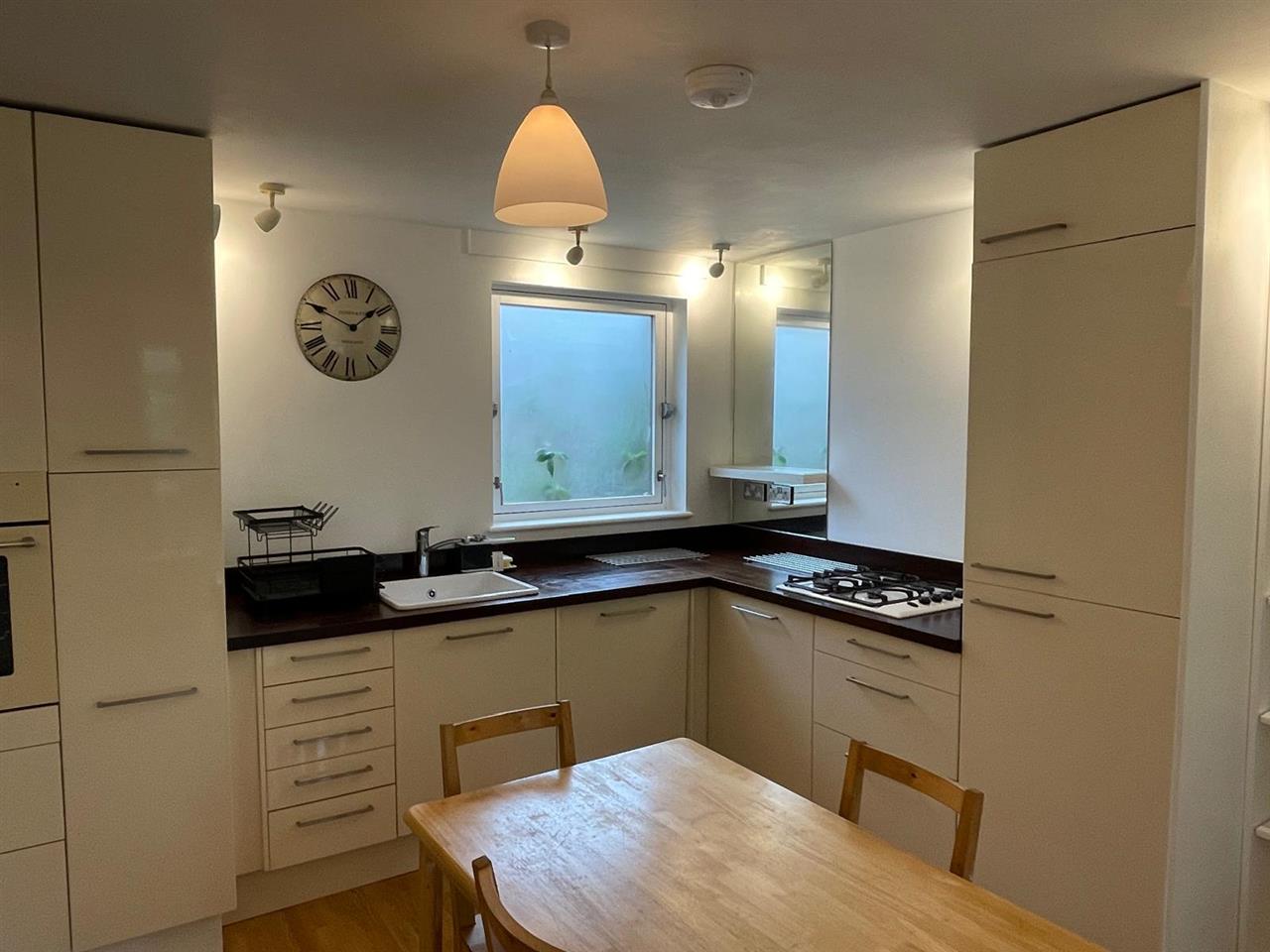 Flat Bredgar Road in Greater London