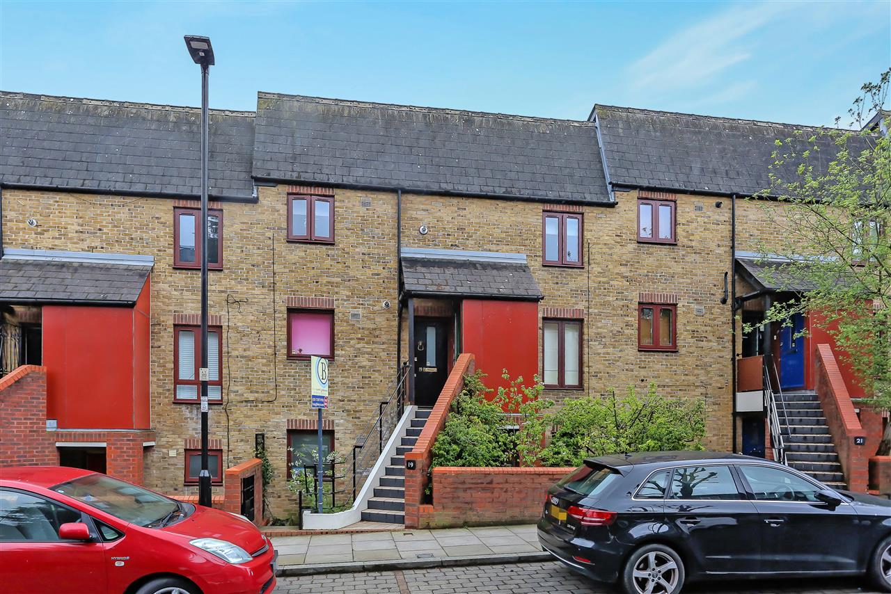 Flat Bredgar Road in Greater London