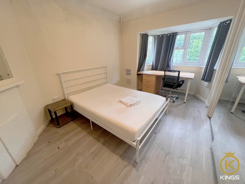 Flat Ash Grove in Guildford