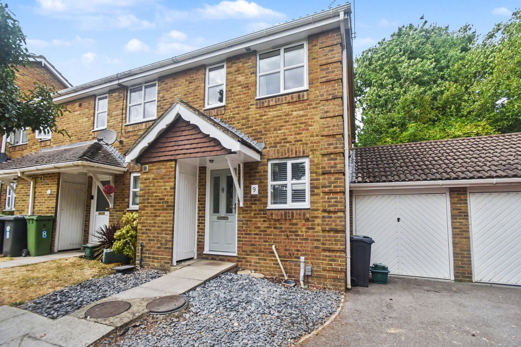 House Acorn Close in Basingstoke and Deane
