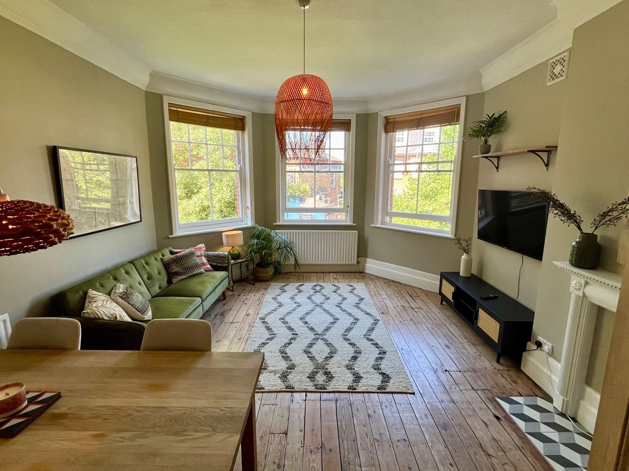 Flat Surbiton Hill Road in Greater London