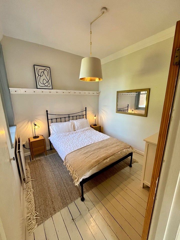 Flat Surbiton Hill Road in Greater London