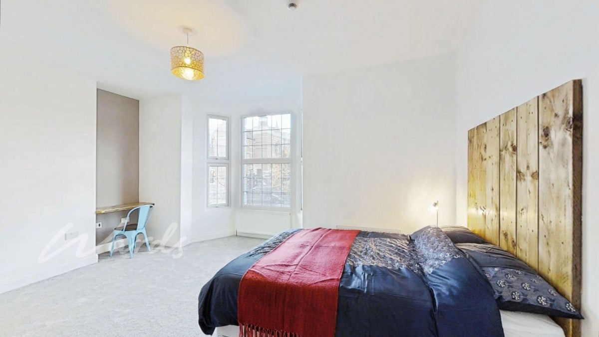 Room Shellons Street in Folkestone and Hythe District