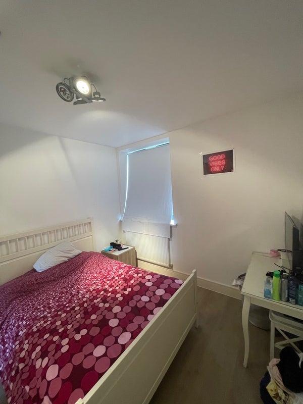 Room Lawrence Yard in Greater London