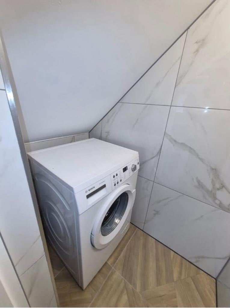 Flat Ledbury Place in Greater London