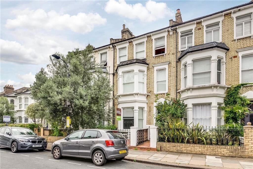 Flat Warbeck Road in Greater London