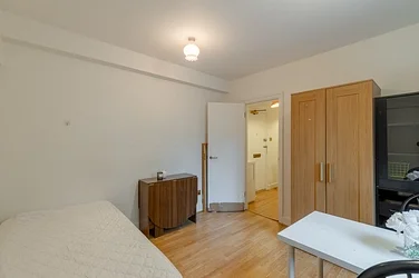 Flat Sloane Avenue in Greater London