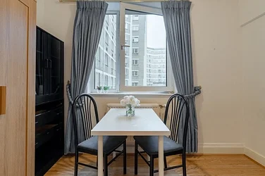 Flat Sloane Avenue in Greater London
