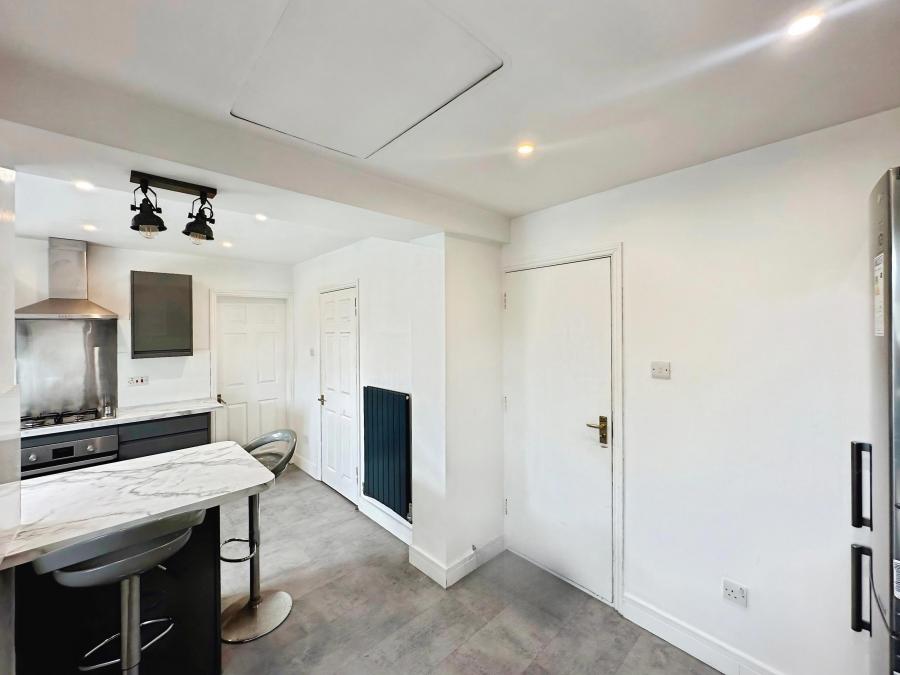 House Charndon Close in Luton