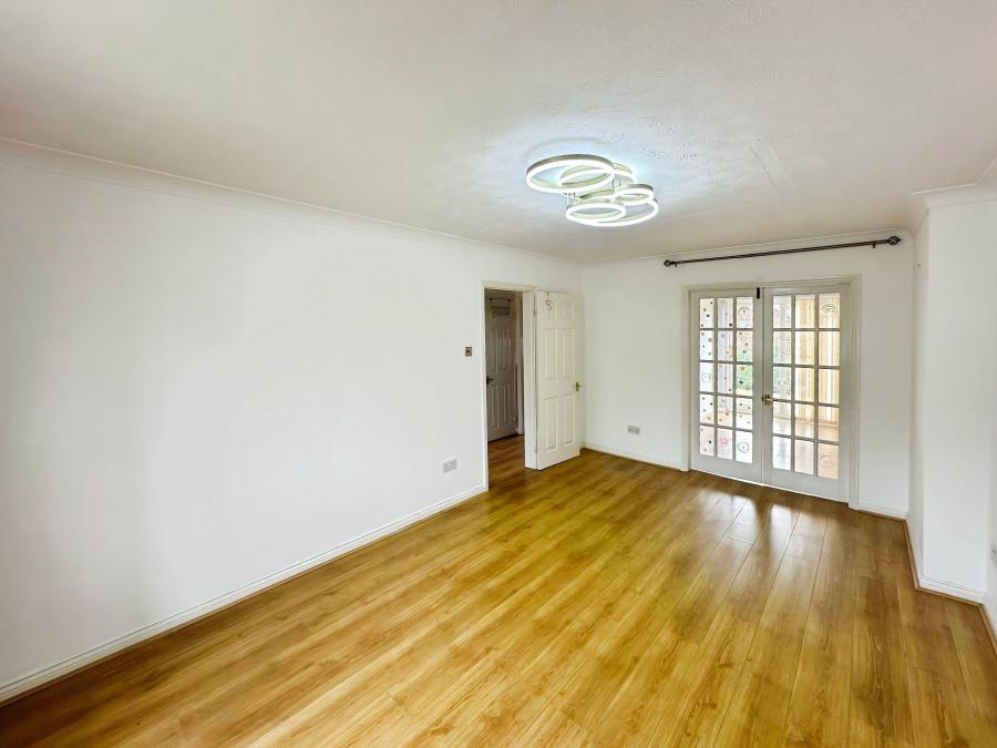 House Charndon Close in Luton