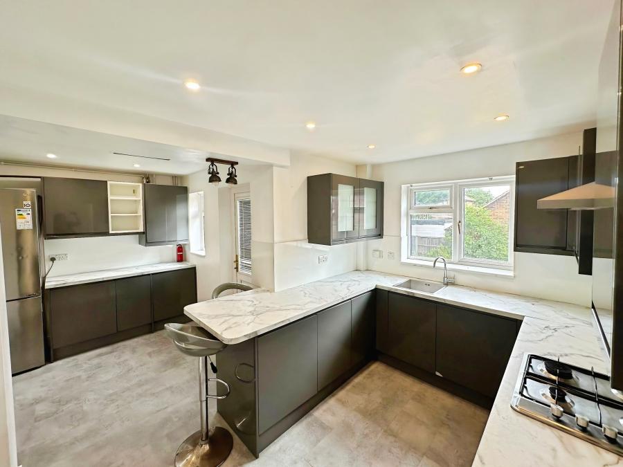 House Charndon Close in Luton