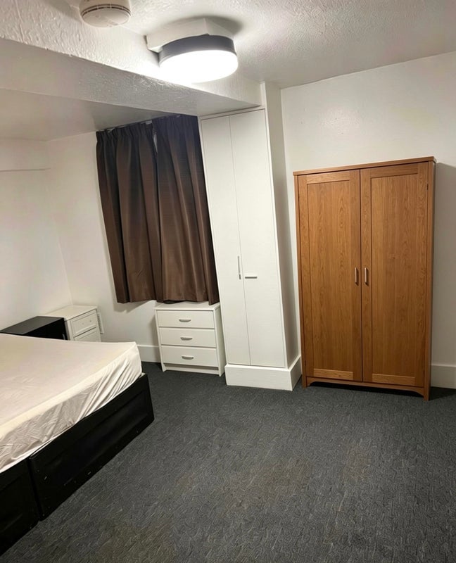 Room Verulam Avenue in Greater London