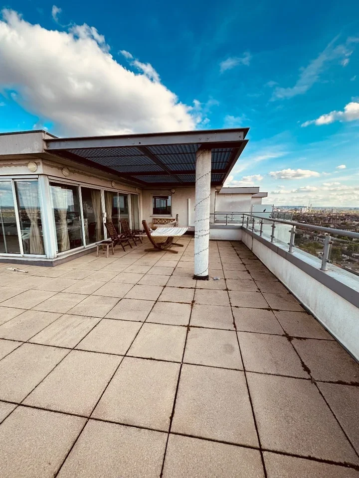 Flat Axon Place in Greater London