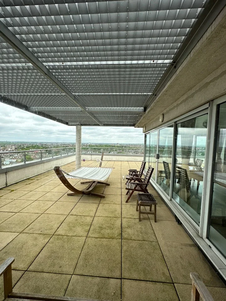 Flat Axon Place in Greater London
